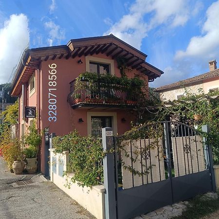 Villa La Bottega Del Fabbro Affitto Breve Contigliano Exterior foto